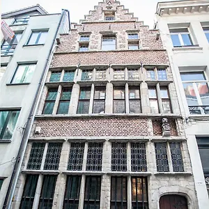 luxury-villas-red-lion.hotelsghent.com/